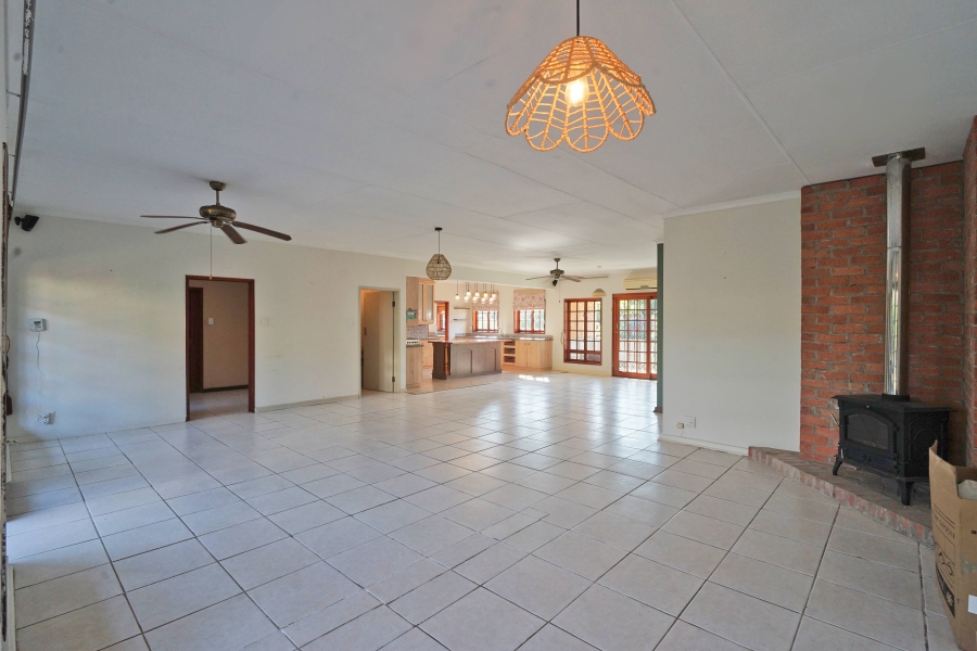 4 Bedroom Property for Sale in Cove Rock Eastern Cape